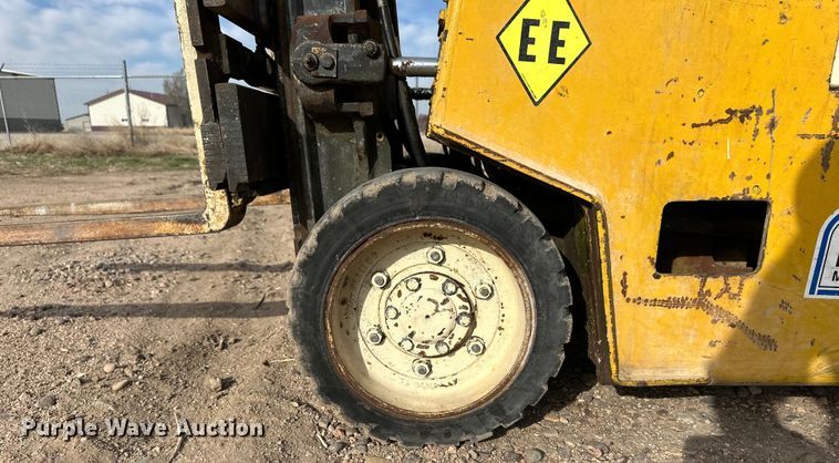 image for item OA9695 Yale forklift