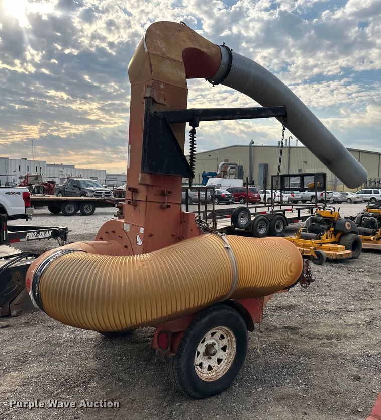 image for item OF9316 Giant Vac leaf vacuum 