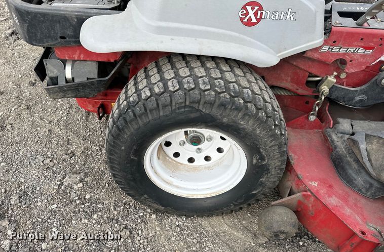 image for item OF9330 (2) Exmark Staris S Series lawn mowers