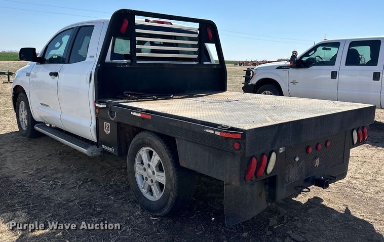 image for item OI9275 2007 Toyota Tundra Double Cab flatbed pickup truck 