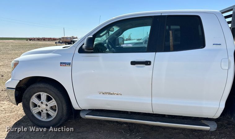 image for item OI9275 2007 Toyota Tundra Double Cab flatbed pickup truck 