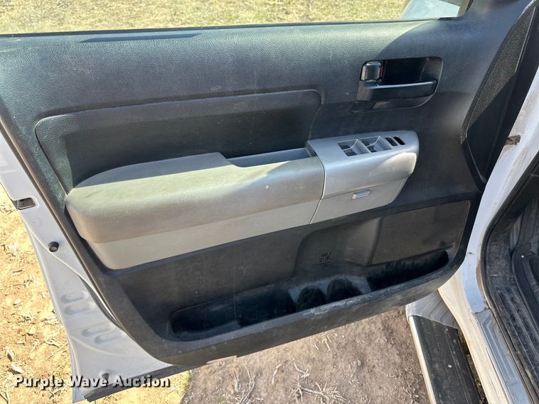 image for item OI9275 2007 Toyota Tundra Double Cab flatbed pickup truck 