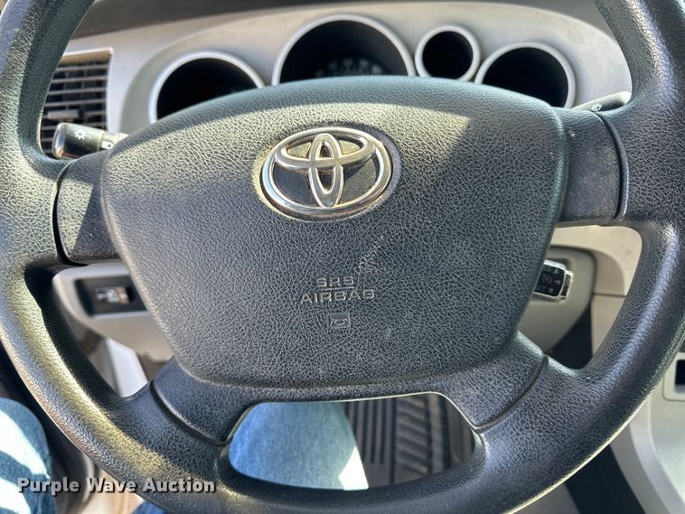 image for item OI9275 2007 Toyota Tundra Double Cab flatbed pickup truck 