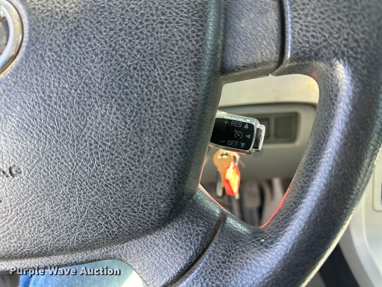 image for item OI9275 2007 Toyota Tundra Double Cab flatbed pickup truck 