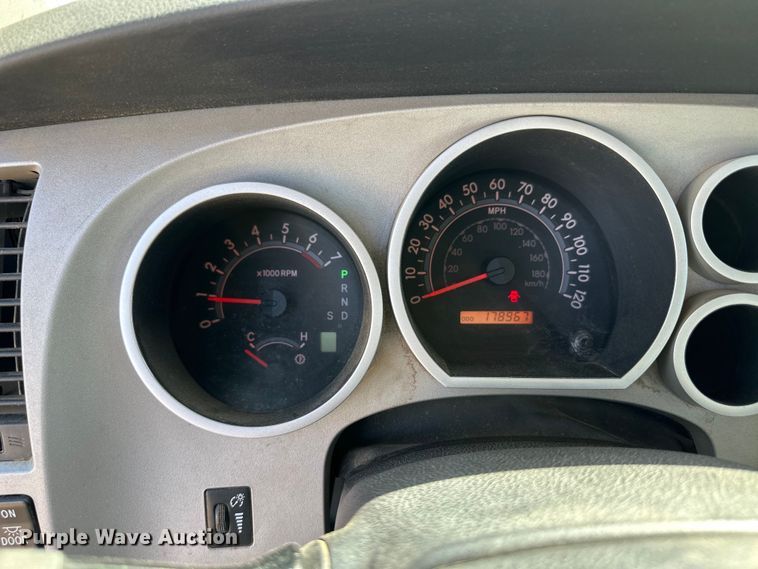 image for item OI9275 2007 Toyota Tundra Double Cab flatbed pickup truck 