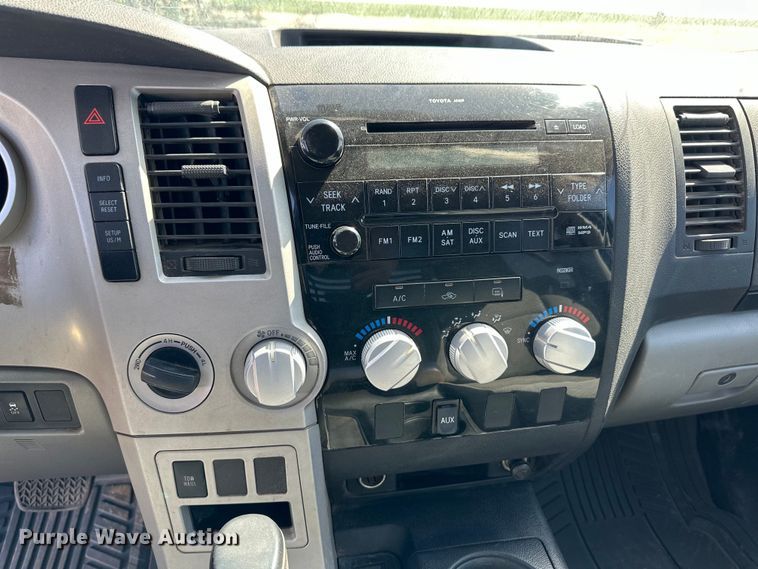 image for item OI9275 2007 Toyota Tundra Double Cab flatbed pickup truck 