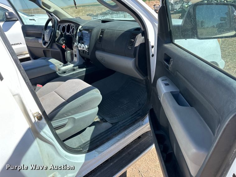 image for item OI9275 2007 Toyota Tundra Double Cab flatbed pickup truck 