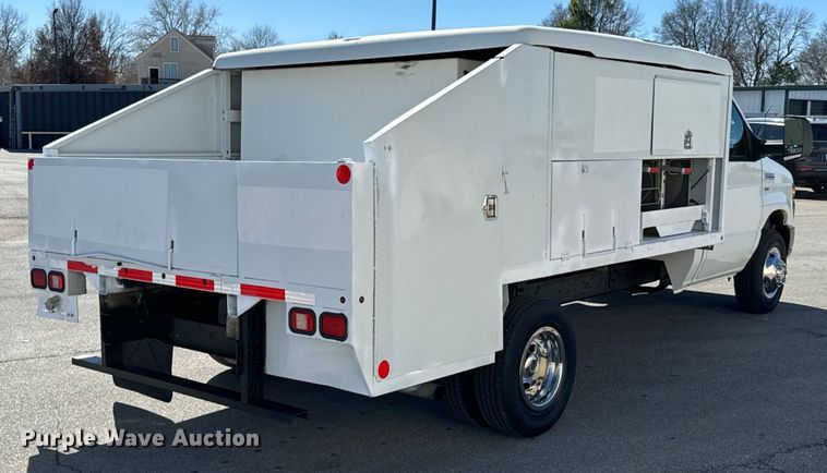 image for item OJ9592 2011 Ford E450 Super Duty XL utility van