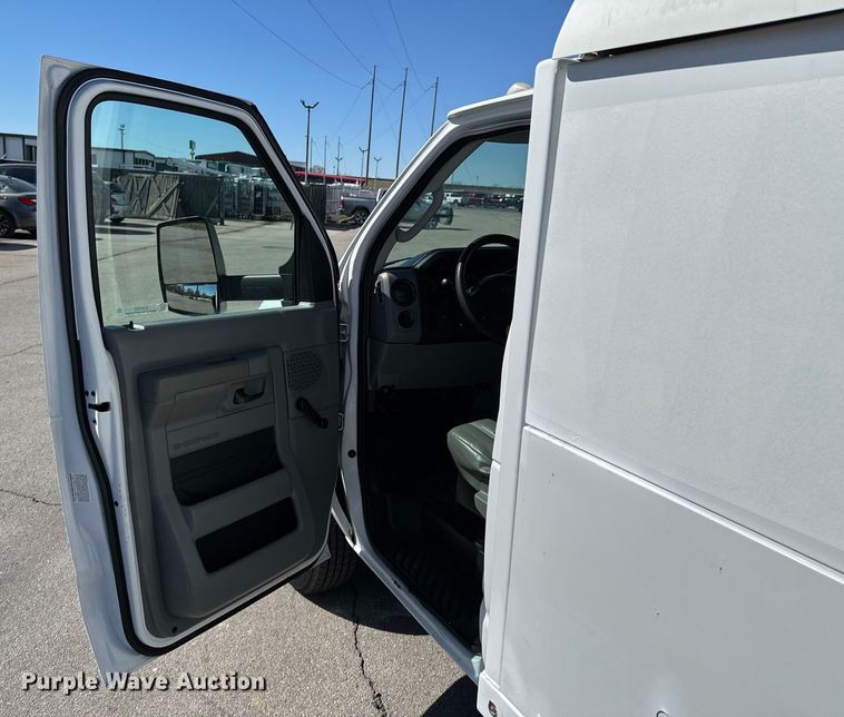 image for item OJ9592 2011 Ford E450 Super Duty XL utility van