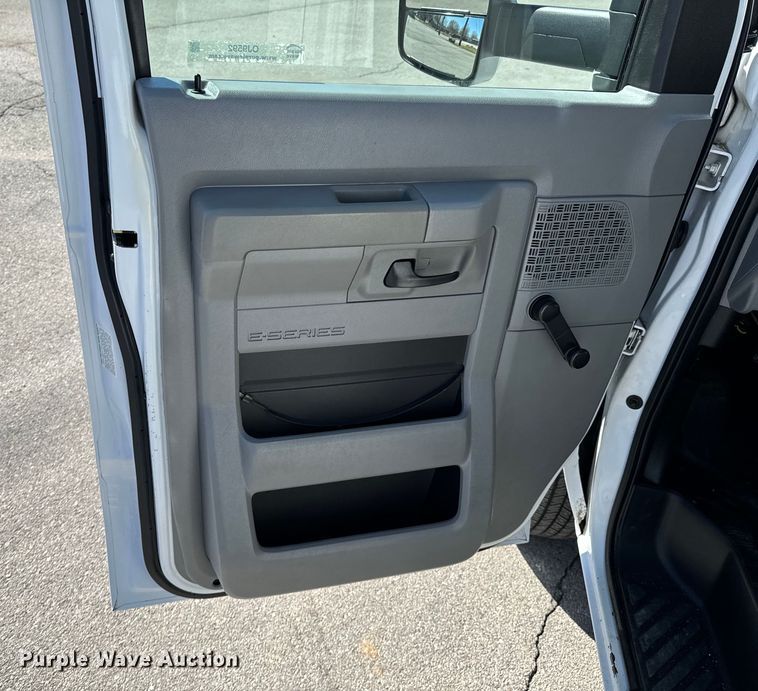 image for item OJ9592 2011 Ford E450 Super Duty XL utility van