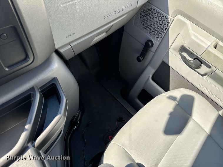 image for item OJ9592 2011 Ford E450 Super Duty XL utility van