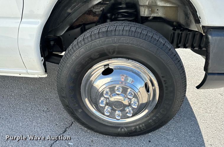 image for item OJ9592 2011 Ford E450 Super Duty XL utility van