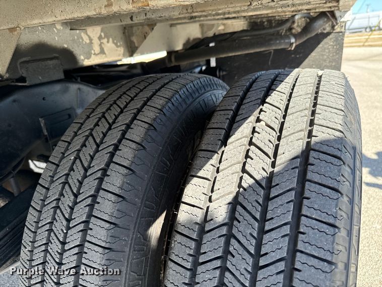 image for item OJ9592 2011 Ford E450 Super Duty XL utility van