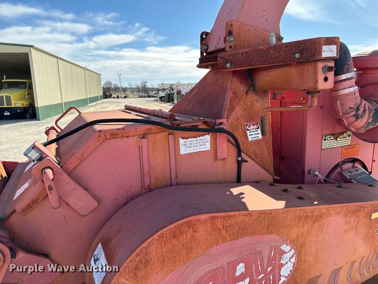 image for item OJ9664 2001 Morbark 2400 wood chipper