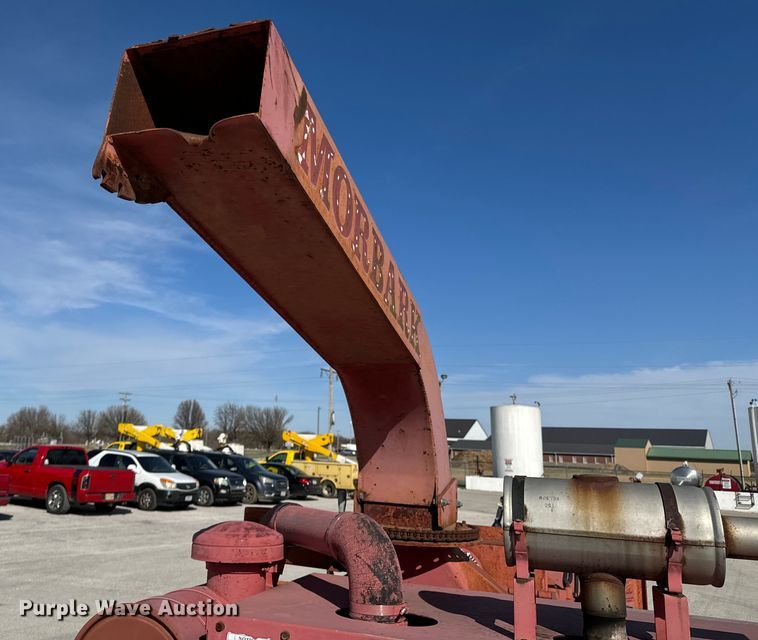 image for item OJ9664 2001 Morbark 2400 wood chipper