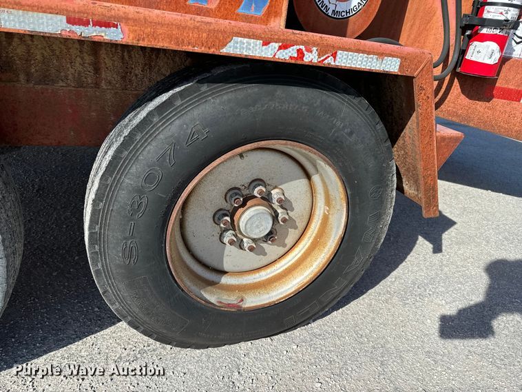 image for item OJ9664 2001 Morbark 2400 wood chipper