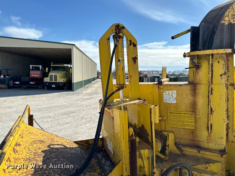 image for item OJ9665 Bandit 250 wood chipper