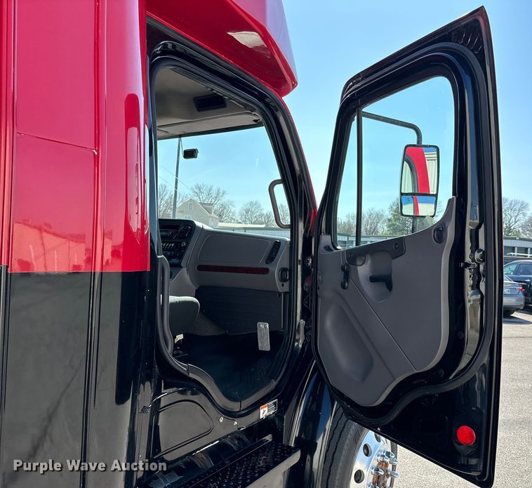 image for item OJ9670 2015 Freightliner  Business Class M2 shuttle bus