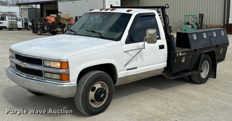 image for item OJ9685 2000 Chevrolet C3500 utility bed pickup truck