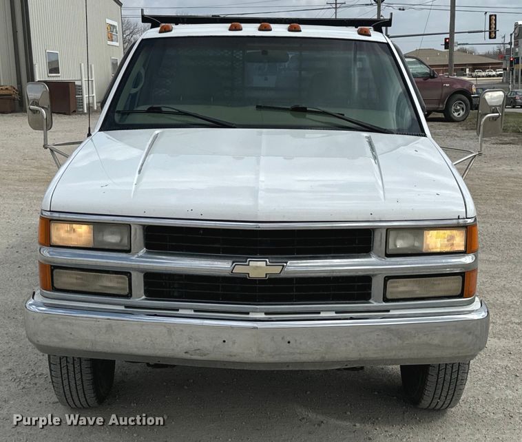 2000 Chevrolet C3500 utility bed pickup truck in Chanute, KS Item