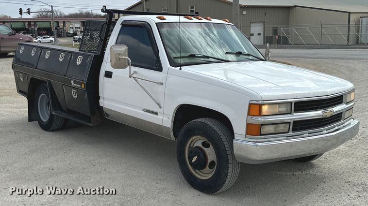 image for item OJ9685 2000 Chevrolet C3500 utility bed pickup truck