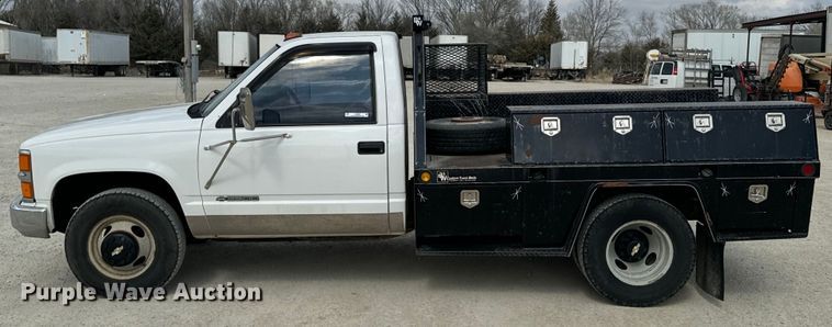 image for item OJ9685 2000 Chevrolet C3500 utility bed pickup truck