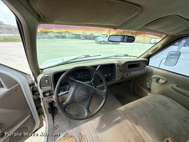 image for item OJ9685 2000 Chevrolet C3500 utility bed pickup truck