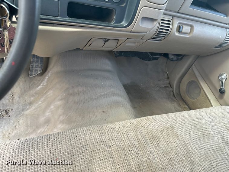 image for item OJ9685 2000 Chevrolet C3500 utility bed pickup truck