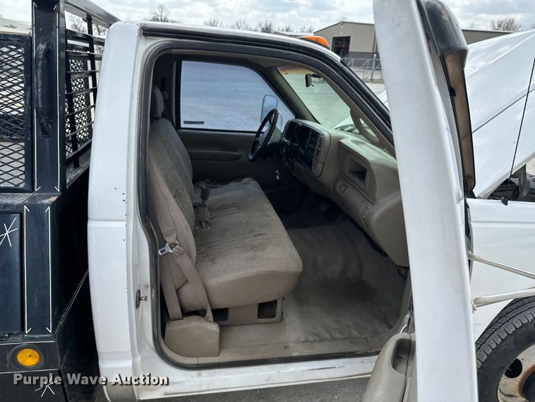 image for item OJ9685 2000 Chevrolet C3500 utility bed pickup truck