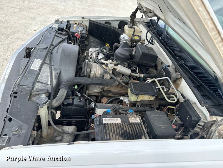 image for item OJ9685 2000 Chevrolet C3500 utility bed pickup truck