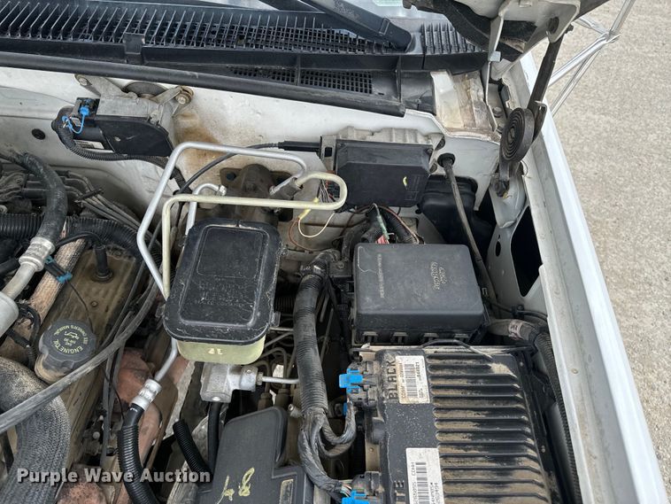 image for item OJ9685 2000 Chevrolet C3500 utility bed pickup truck