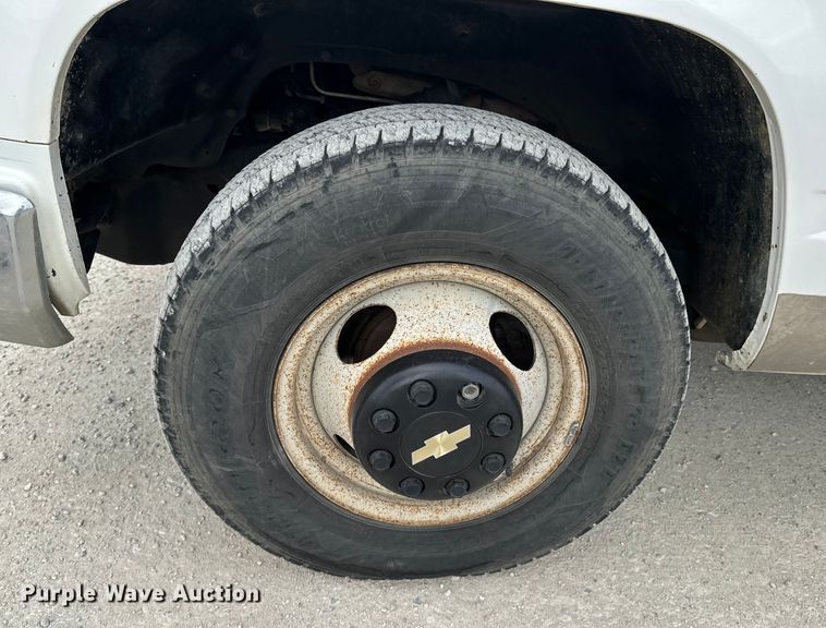 image for item OJ9685 2000 Chevrolet C3500 utility bed pickup truck