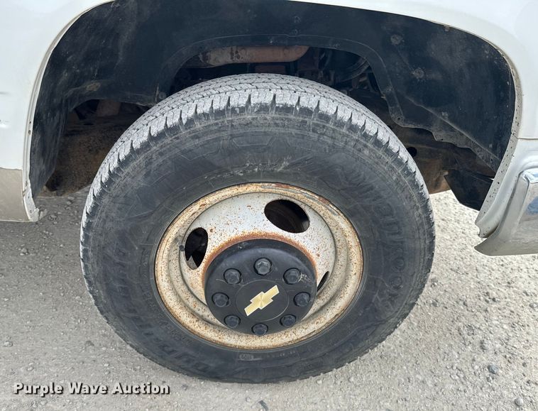 image for item OJ9685 2000 Chevrolet C3500 utility bed pickup truck