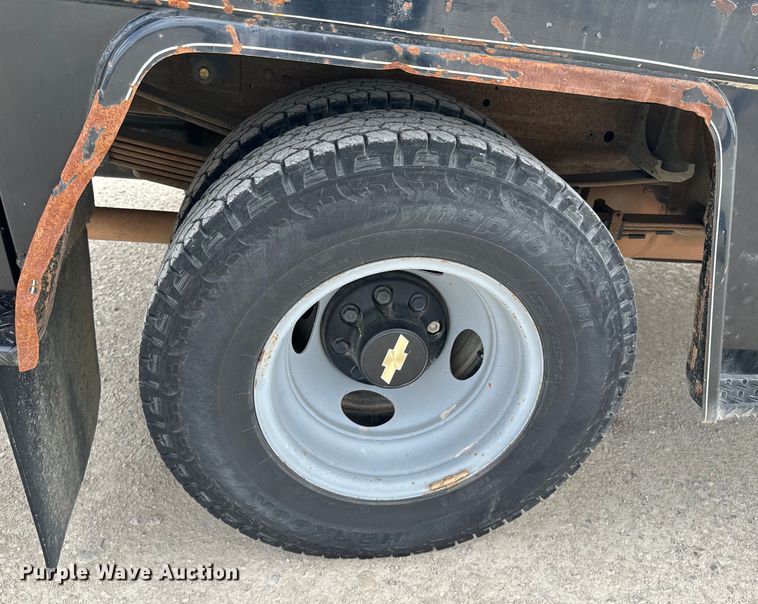 image for item OJ9685 2000 Chevrolet C3500 utility bed pickup truck