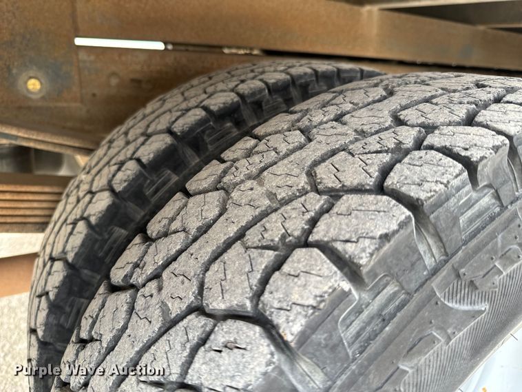 image for item OJ9685 2000 Chevrolet C3500 utility bed pickup truck