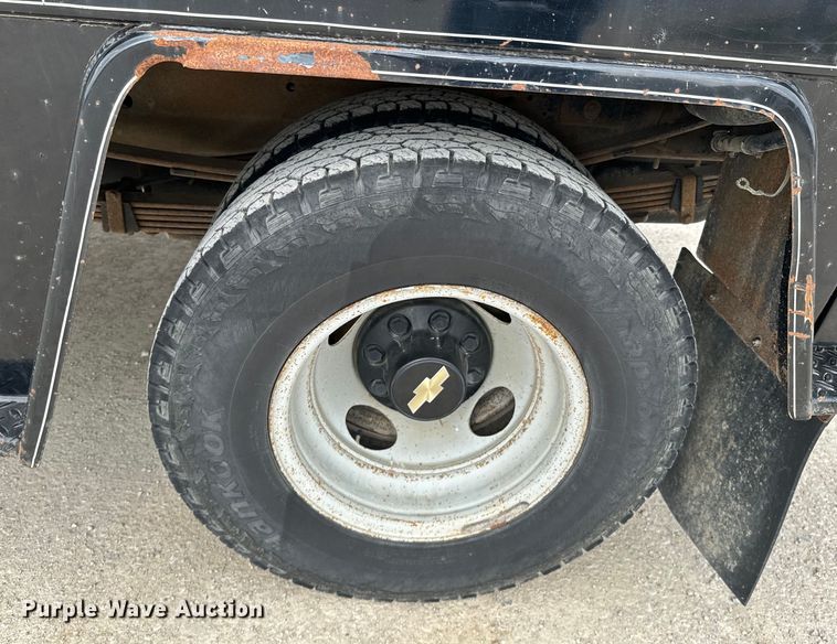 image for item OJ9685 2000 Chevrolet C3500 utility bed pickup truck