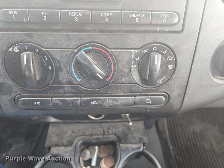 image for item OK9814 2005 Ford  F150 SuperCab pickup truck