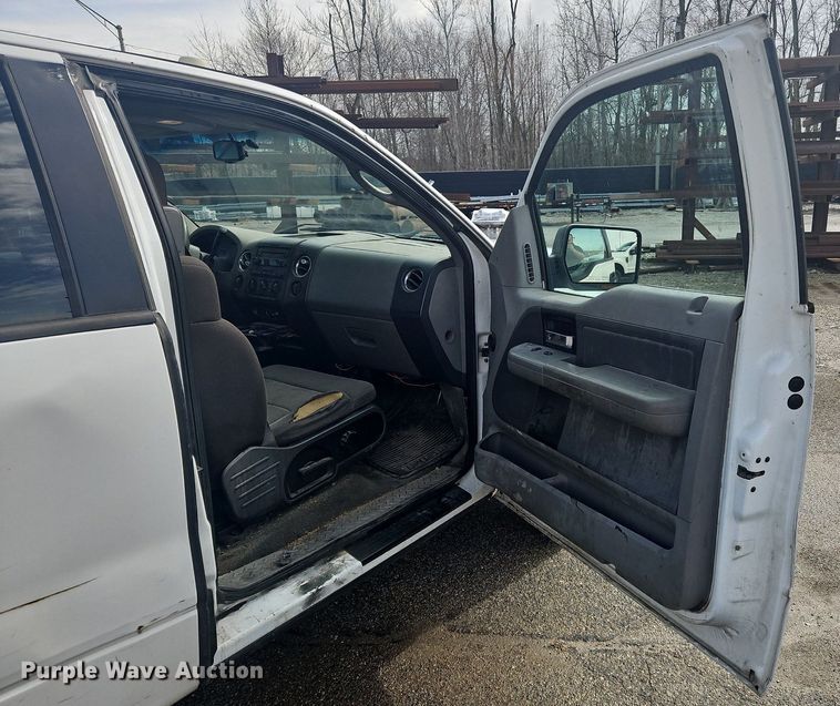 image for item OK9814 2005 Ford  F150 SuperCab pickup truck