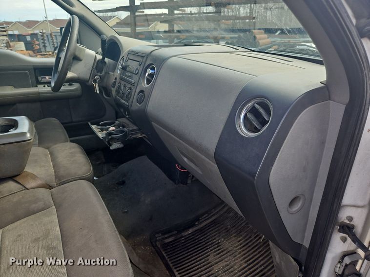 image for item OK9814 2005 Ford  F150 SuperCab pickup truck