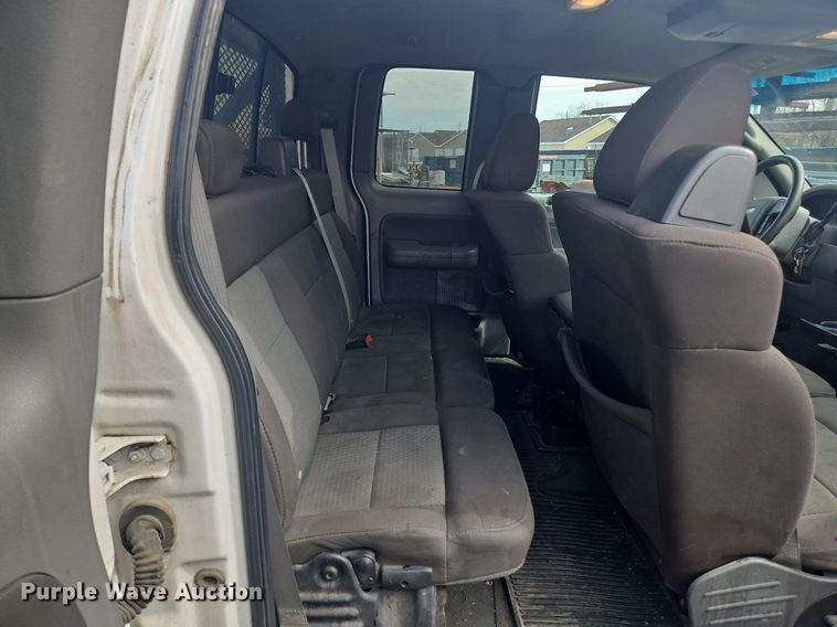 image for item OK9814 2005 Ford  F150 SuperCab pickup truck