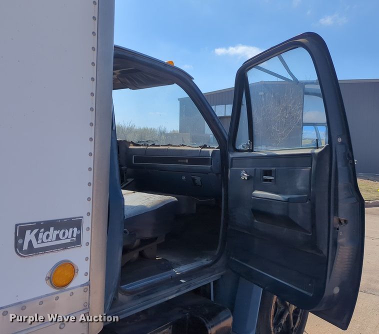image for item OL9244 1988 GMC C6000 refrigerated truck