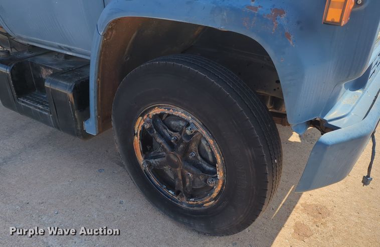 image for item OL9244 1988 GMC C6000 refrigerated truck