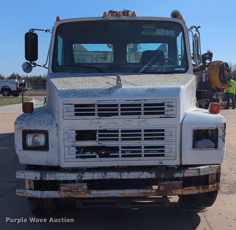 image for item OL9247 1995 Mack Midliner CS300P crane truck