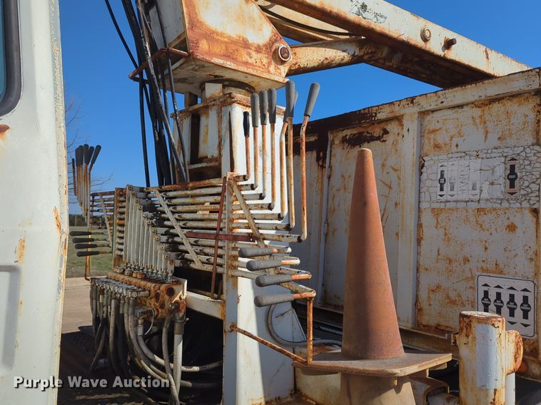 image for item OL9247 1995 Mack Midliner CS300P crane truck