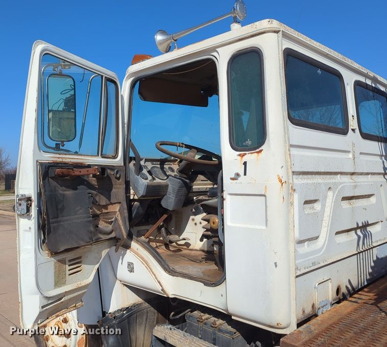 image for item OL9247 1995 Mack Midliner CS300P crane truck