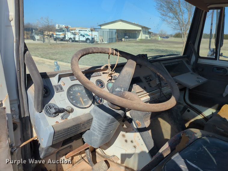 image for item OL9247 1995 Mack Midliner CS300P crane truck