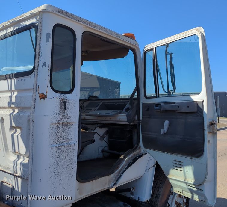 image for item OL9247 1995 Mack Midliner CS300P crane truck