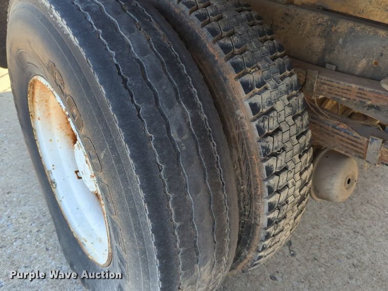 image for item OL9247 1995 Mack Midliner CS300P crane truck