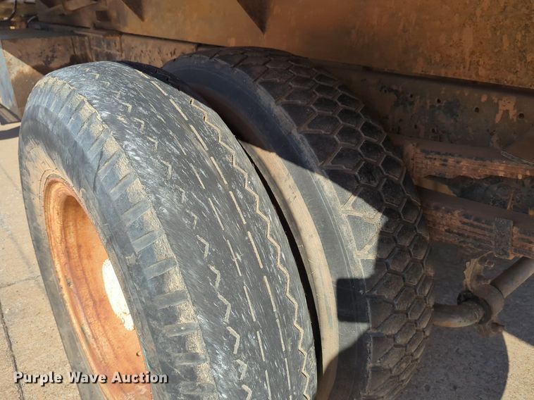 image for item OL9247 1995 Mack Midliner CS300P crane truck