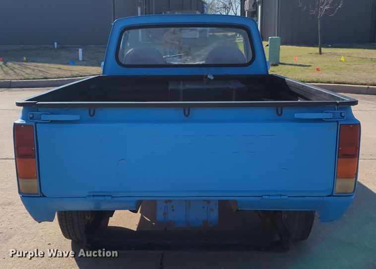 image for item OL9248 1975 Chevrolet LUV pickup truck